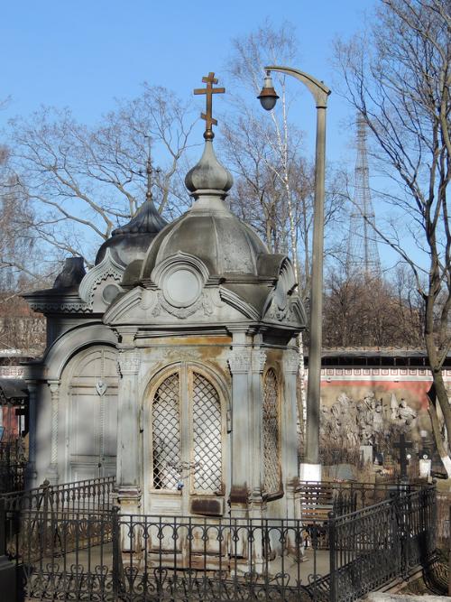 Реставраторы на Донском кладбище Москвы приведут в порядок родовую усыпальницу XIX века