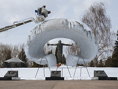 Сотрудниками ГБУ «Ритуал» на Митинском кладбище проводятся работы по приведению в порядок памятника героям ликвидации Чернобыльской АЭС